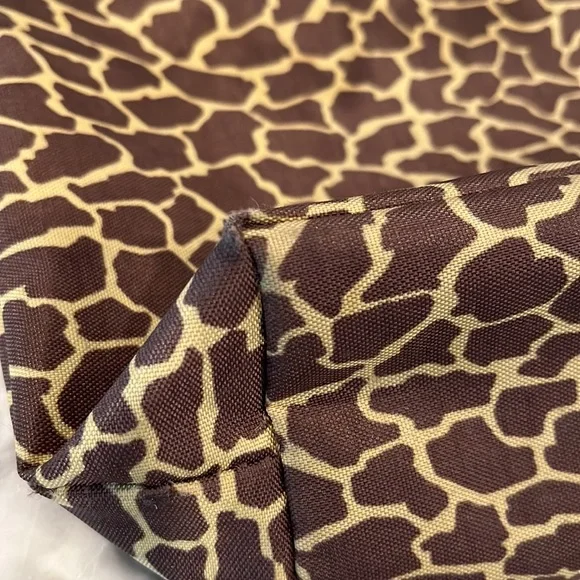 Giraffe Print Tote Bag - Picture 6 of 7